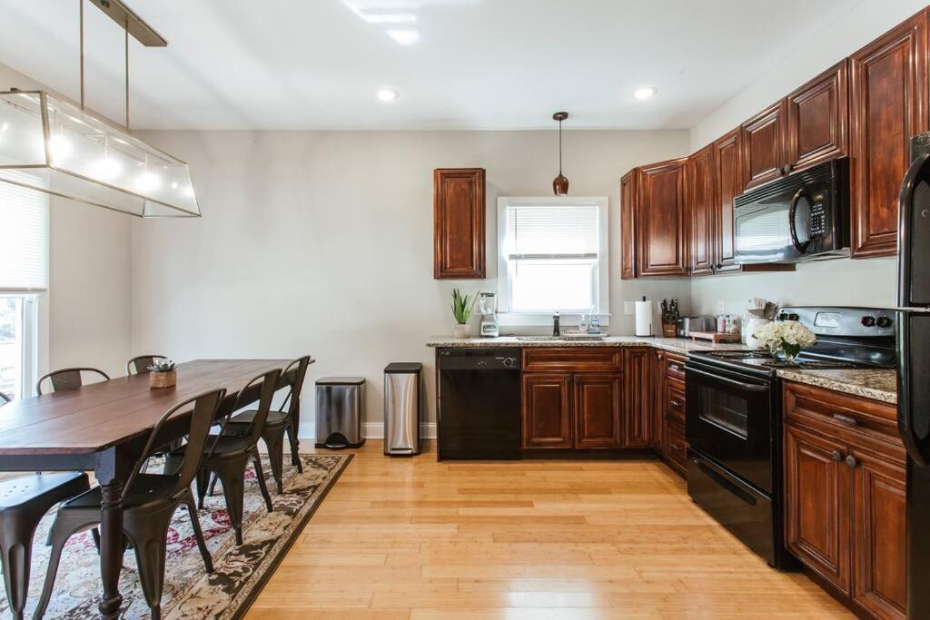 Hébergement de vacances Meet Me In I Beautiful 4-bdrm House I 1 Mile To Dt And Mins To Uga *