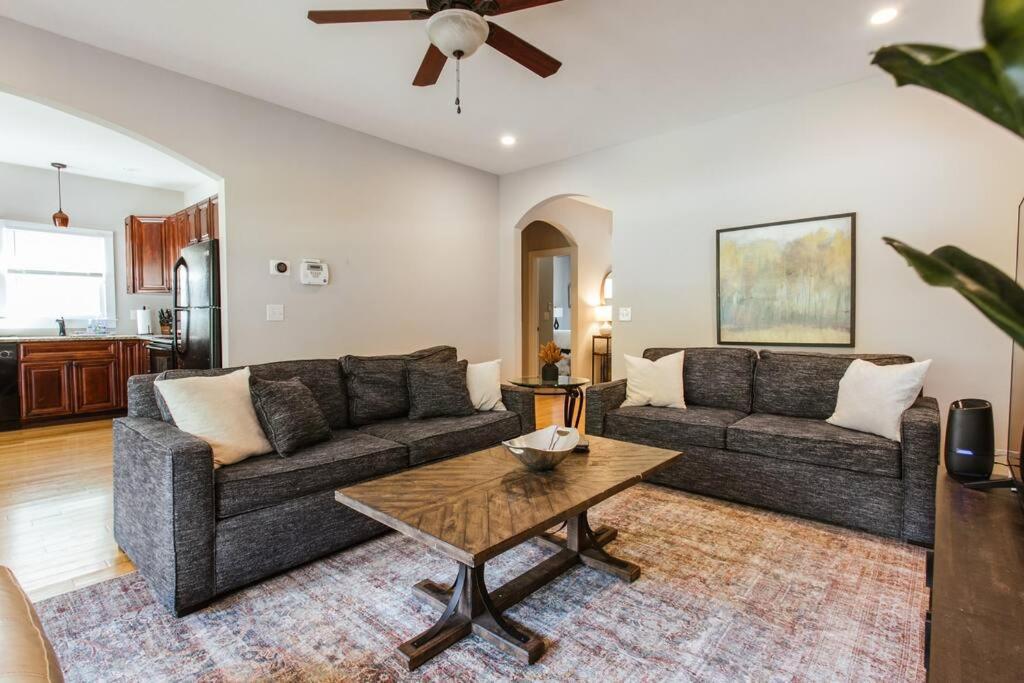 Hébergement de vacances Meet Me In I Beautiful 4-bdrm House I 1 Mile To Dt And Mins To Uga