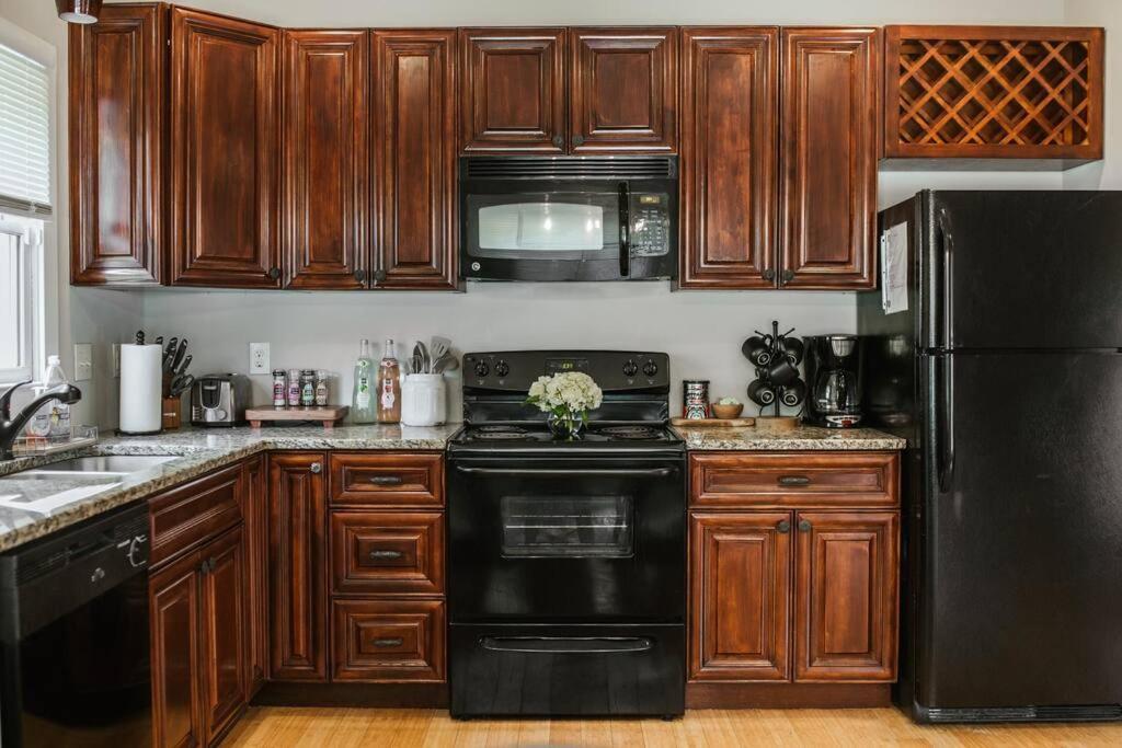 Hébergement de vacances Meet Me In I Beautiful 4-bdrm House I 1 Mile To Dt And Mins To Uga *